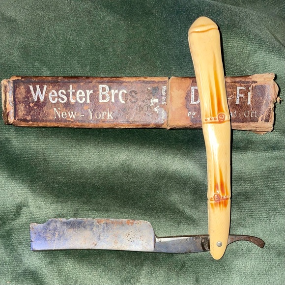 Antique Western Bros New York Bone handle straight razor with box. - Picture 3 of 3